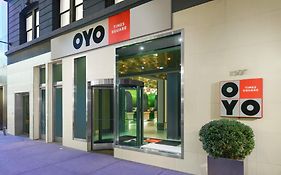 Oyo タイムズ スクエア